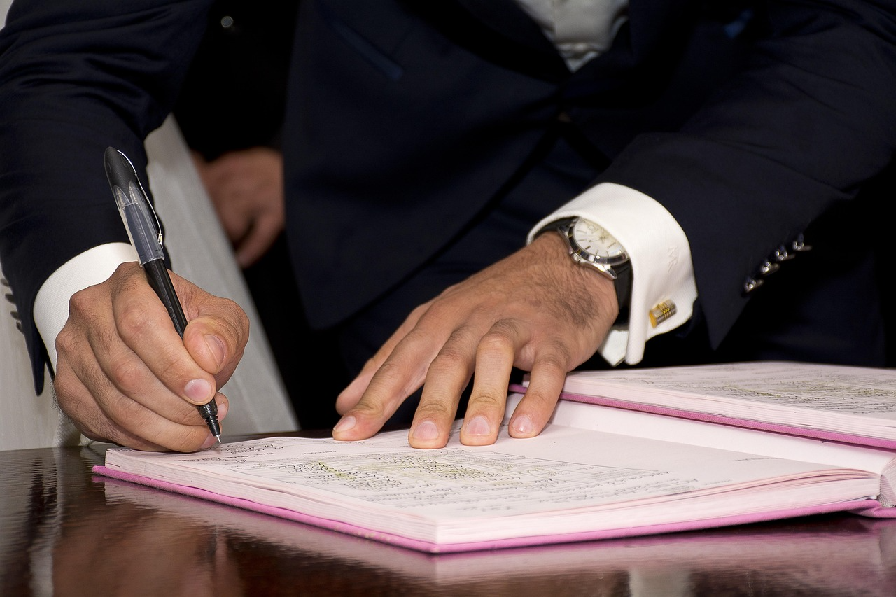 How to Draft a Comprehensive Lease Agreement in 2025
