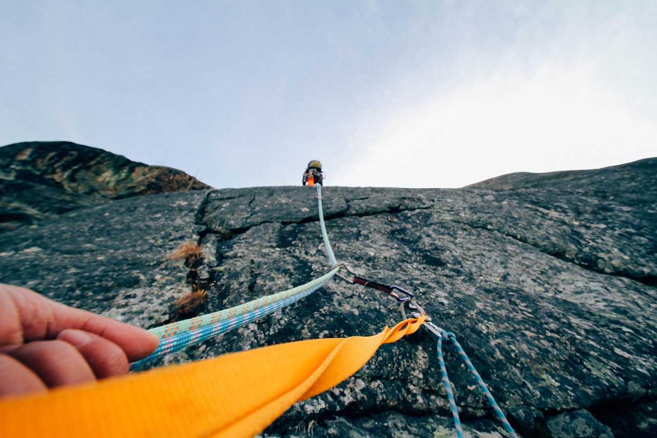 Rock climbing, ropes, rock climber — La Grada Online: Your Go-To Source for Football News